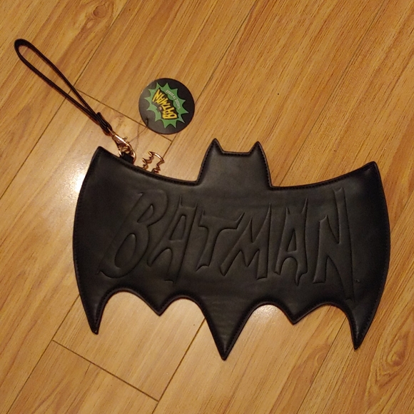 DC Comics Handbags - 🔴Sold Batman Classic Series Wristlet